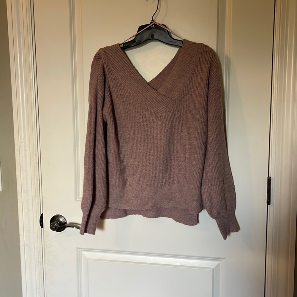 Heather dark pink wide v-neck sweater EUC